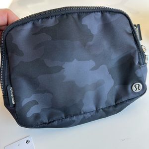 Lululemon Camo large belt bag 2 L